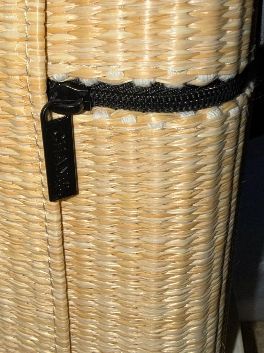 NIB CHANEL BEAUTE 2026 Les Beiges Woven Wicker Mini Vanity/Cosmetic Case